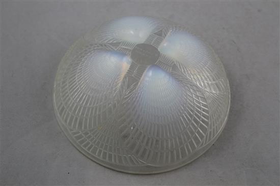 A René Lalique coquilles opalescent glass bowl, 16cm